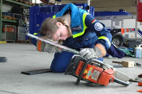 Die Kettenspannung muss korrekt eingestellt werden.